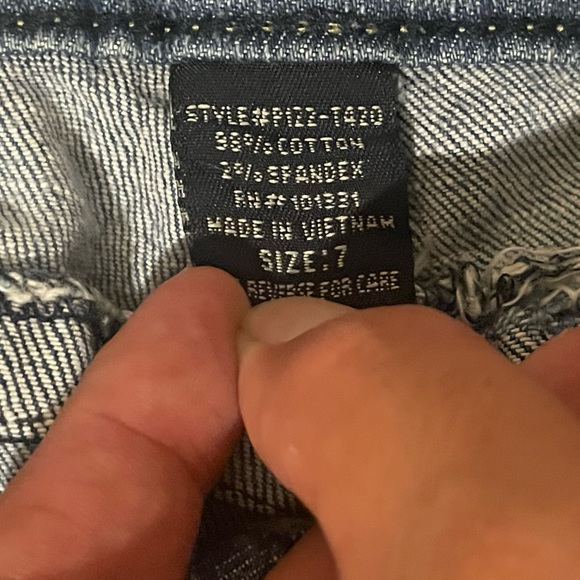 Refuge premium blue capri jeans - Picture 3 of 6